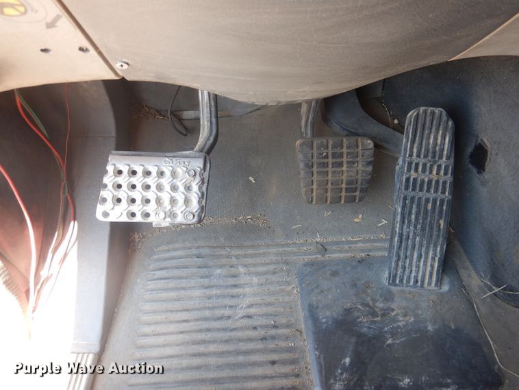 image for item DM5257 2004 Freightliner Columbia 120  semi truck