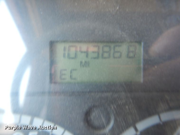 image for item DM5257 2004 Freightliner Columbia 120  semi truck