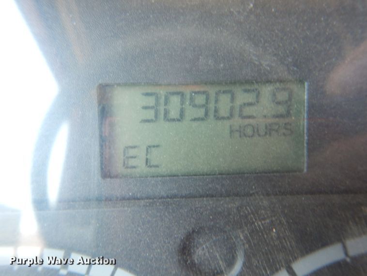 image for item DM5257 2004 Freightliner Columbia 120  semi truck