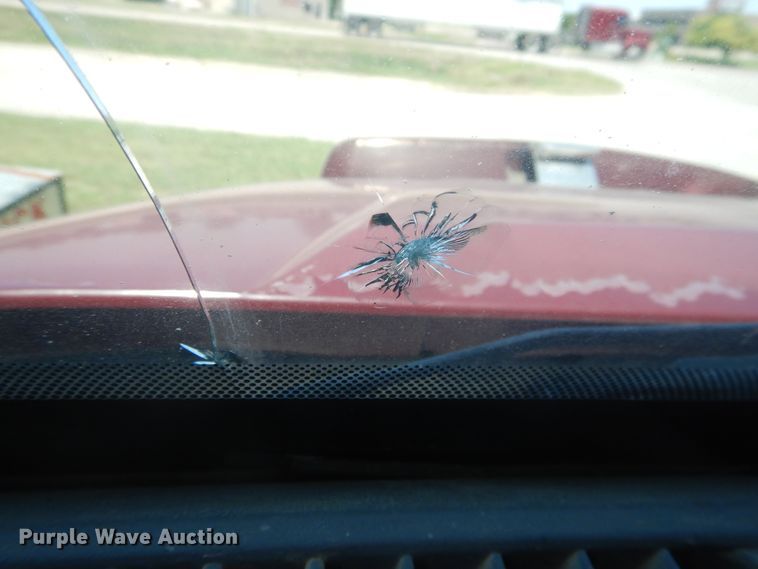 image for item DM5257 2004 Freightliner Columbia 120  semi truck