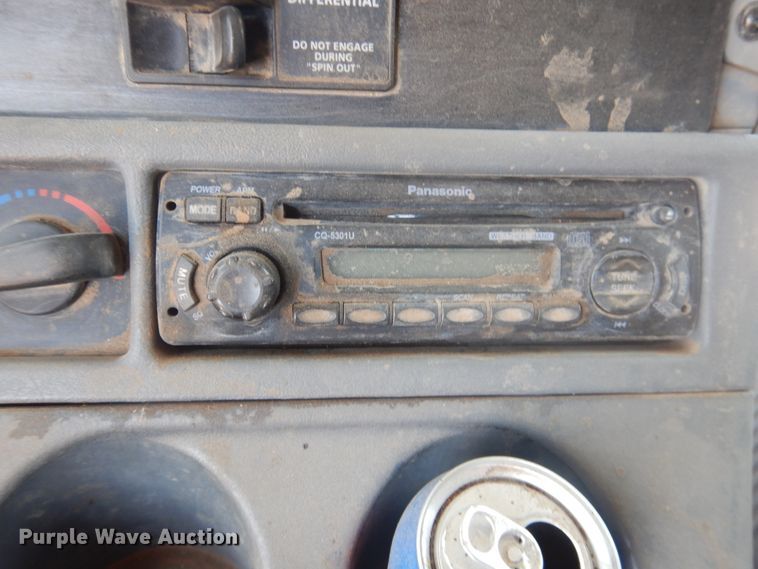 image for item DM5257 2004 Freightliner Columbia 120  semi truck