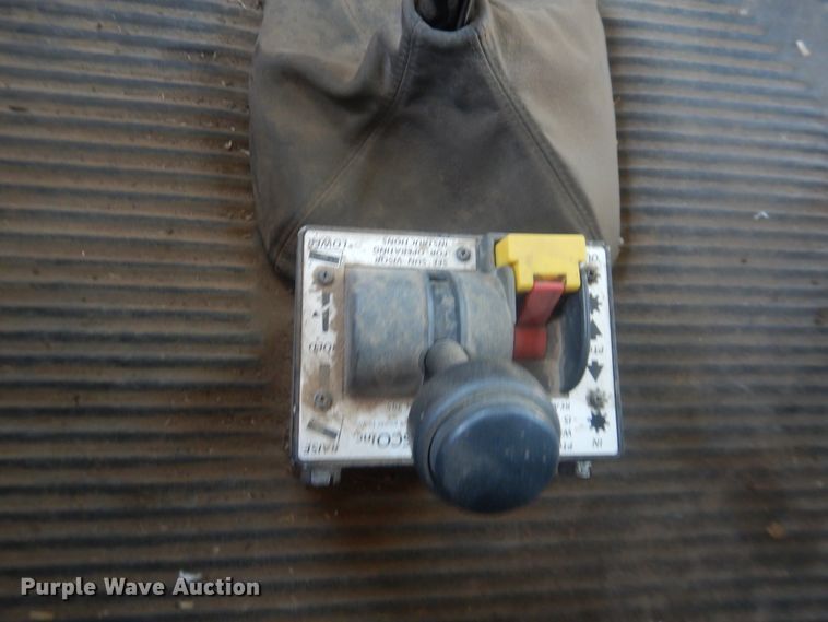 image for item DM5257 2004 Freightliner Columbia 120  semi truck