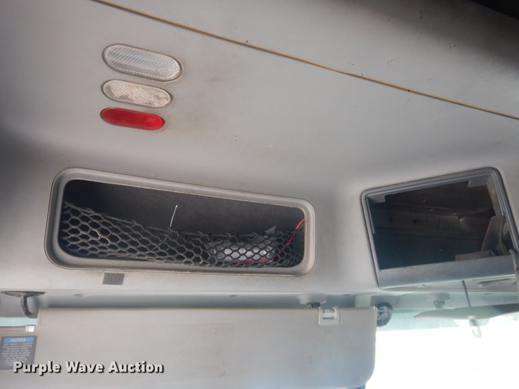 image for item DM5257 2004 Freightliner Columbia 120  semi truck