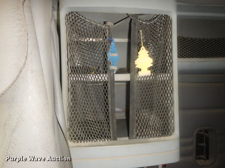 image for item DM5257 2004 Freightliner Columbia 120  semi truck