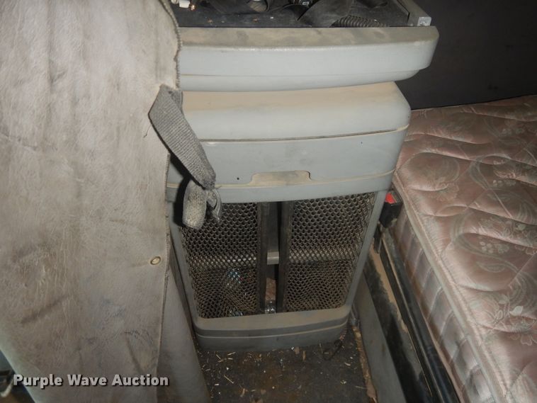 image for item DM5257 2004 Freightliner Columbia 120  semi truck