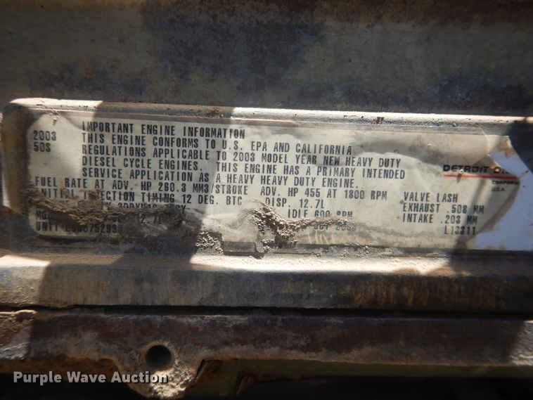 image for item DM5257 2004 Freightliner Columbia 120  semi truck