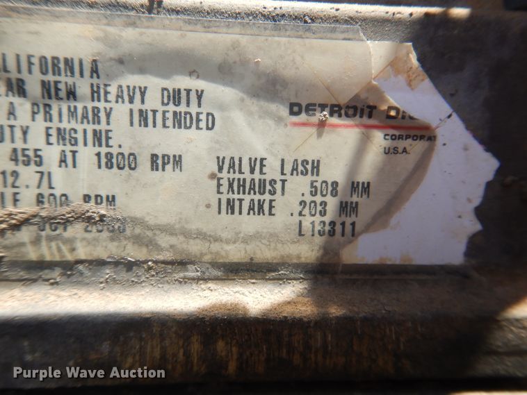 image for item DM5257 2004 Freightliner Columbia 120  semi truck