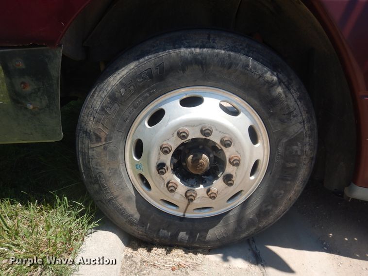 image for item DM5257 2004 Freightliner Columbia 120  semi truck