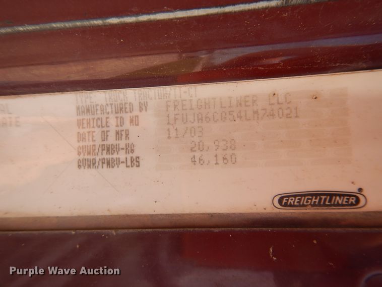 image for item DM5257 2004 Freightliner Columbia 120  semi truck