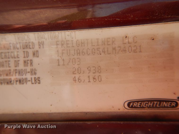 image for item DM5257 2004 Freightliner Columbia 120  semi truck