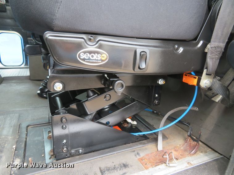 image for item FP9325 1999 International 9200  semi truck