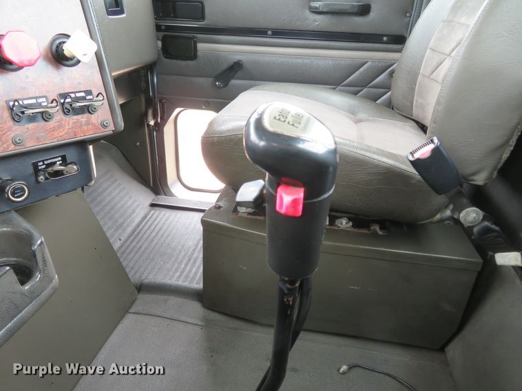 image for item FP9325 1999 International 9200  semi truck