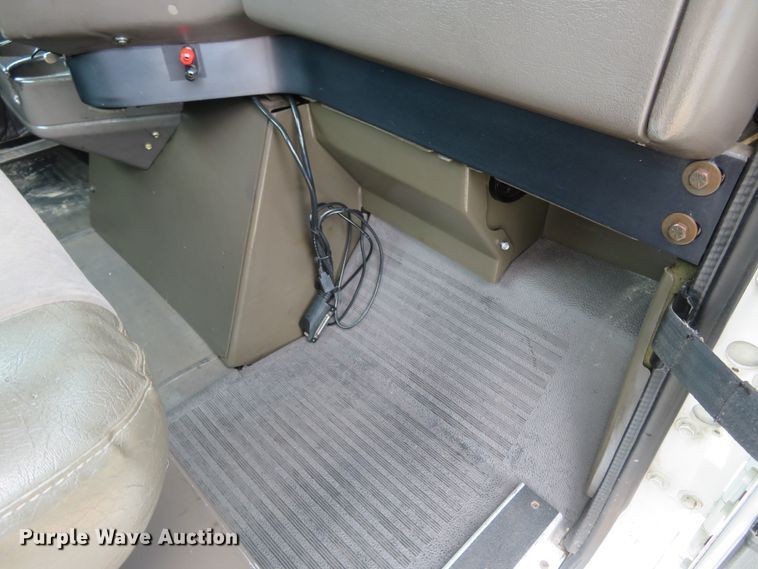 image for item FP9325 1999 International 9200  semi truck