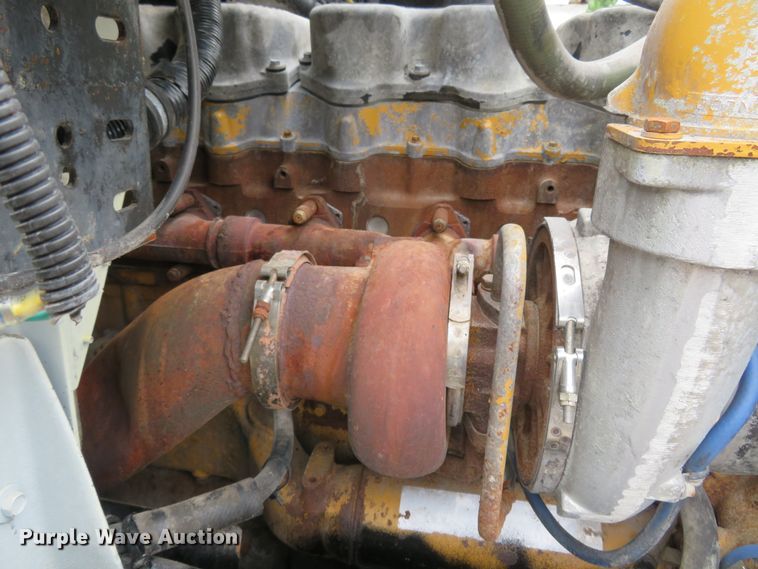 image for item FP9325 1999 International 9200  semi truck