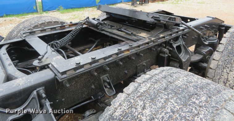 image for item FP9325 1999 International 9200  semi truck