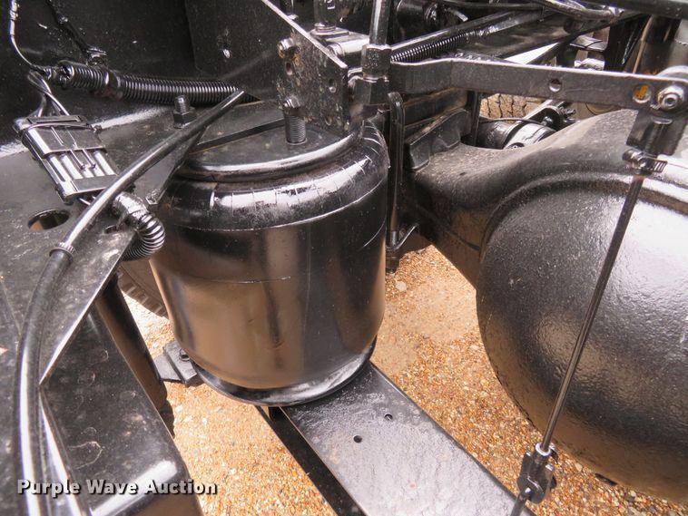 image for item FP9325 1999 International 9200  semi truck