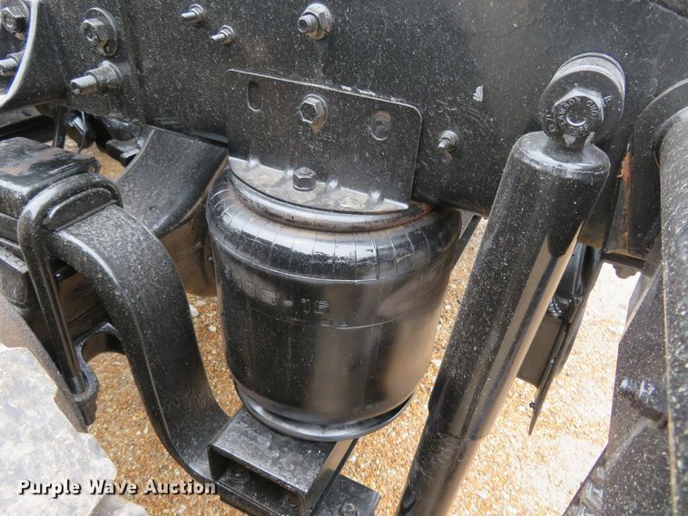 image for item FP9325 1999 International 9200  semi truck