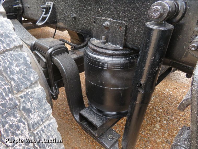 image for item FP9325 1999 International 9200  semi truck