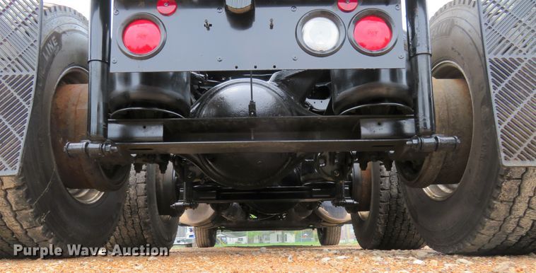 image for item FP9325 1999 International 9200  semi truck