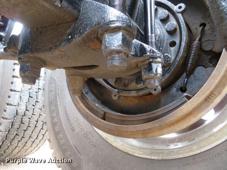 image for item FP9325 1999 International 9200  semi truck