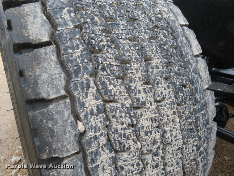 image for item FP9325 1999 International 9200  semi truck