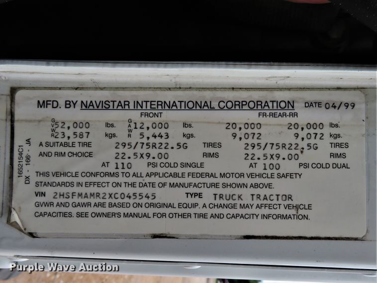 image for item FP9325 1999 International 9200  semi truck