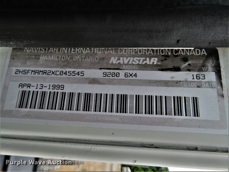 image for item FP9325 1999 International 9200  semi truck