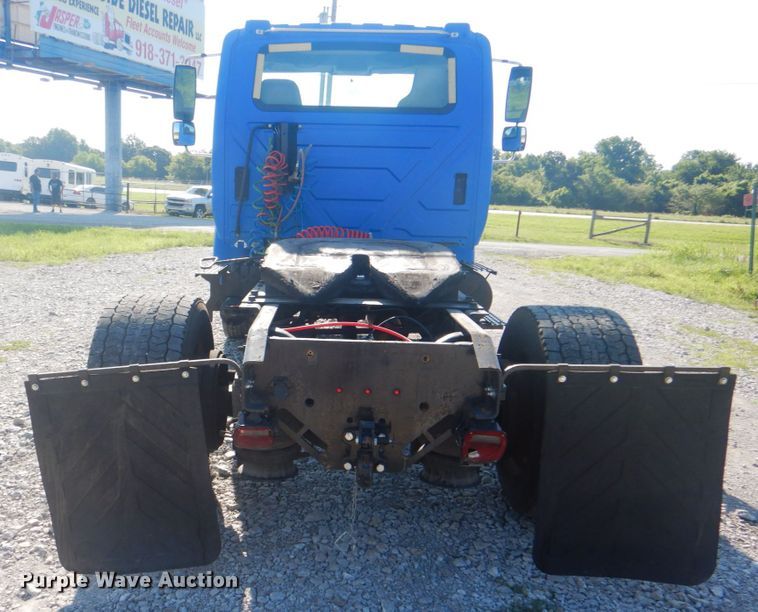 image for item HT9334 2005 International 4400  semi truck