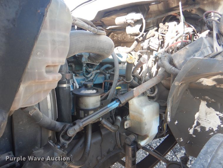 image for item HT9334 2005 International 4400  semi truck