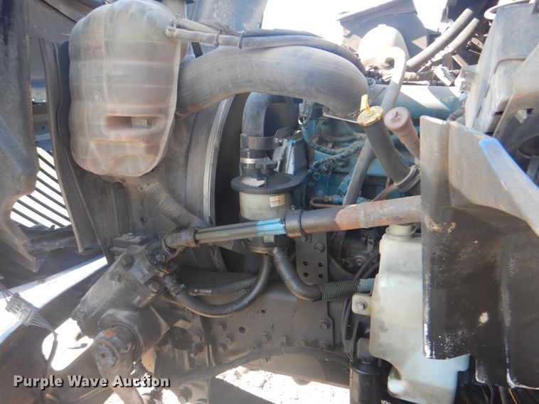 image for item HT9334 2005 International 4400  semi truck