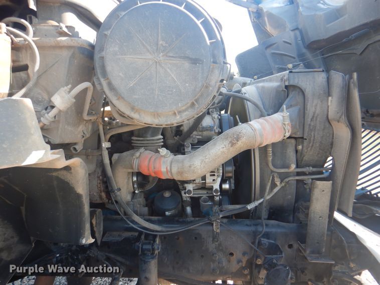 image for item HT9334 2005 International 4400  semi truck