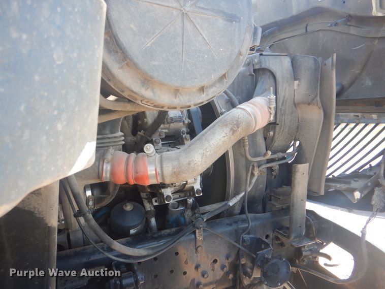 image for item HT9334 2005 International 4400  semi truck