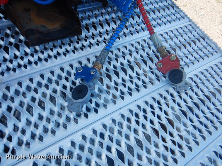 image for item HT9334 2005 International 4400  semi truck