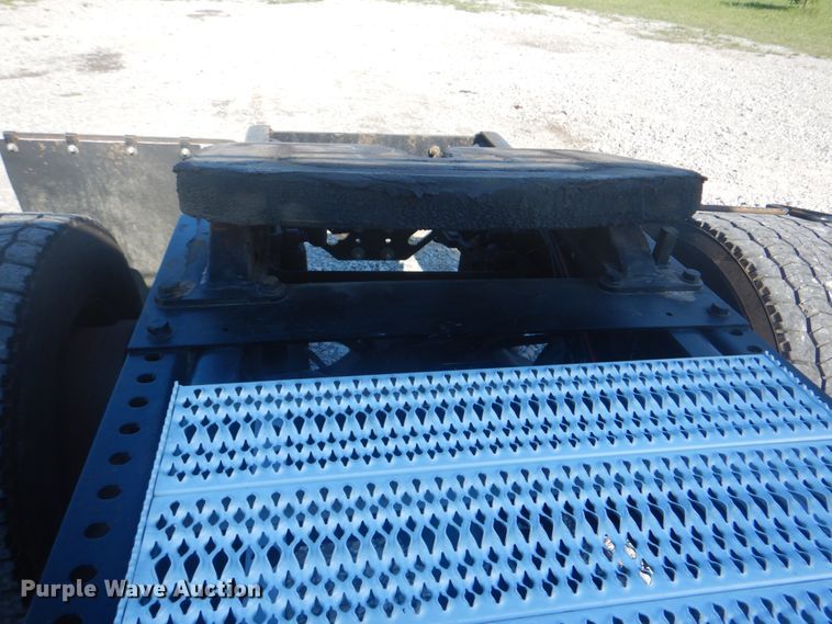 image for item HT9334 2005 International 4400  semi truck