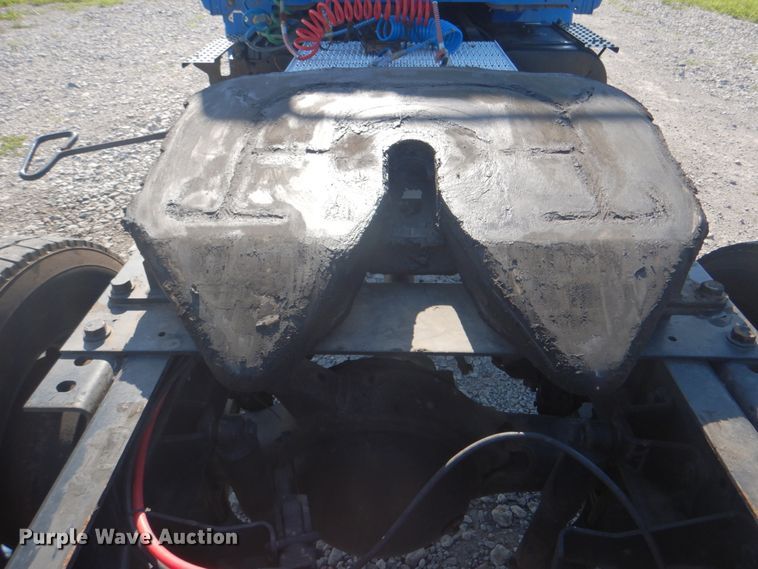 image for item HT9334 2005 International 4400  semi truck