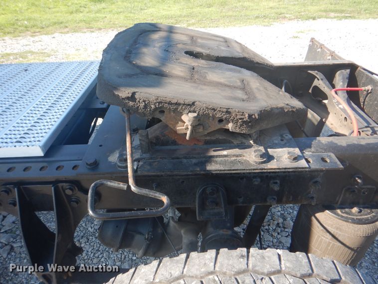 image for item HT9334 2005 International 4400  semi truck