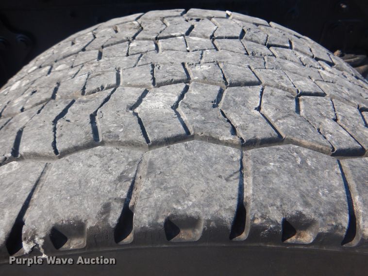 image for item HT9334 2005 International 4400  semi truck