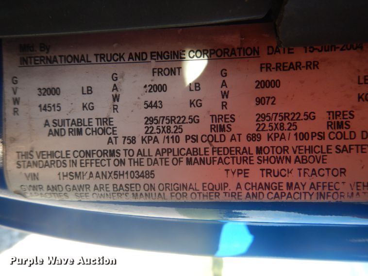 image for item HT9334 2005 International 4400  semi truck