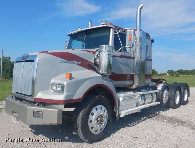 image for item HT9335 2013 Western Star 4900EX  semi truck
