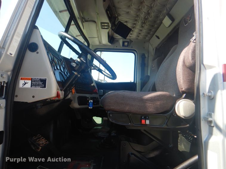 image for item HT9335 2013 Western Star 4900EX  semi truck