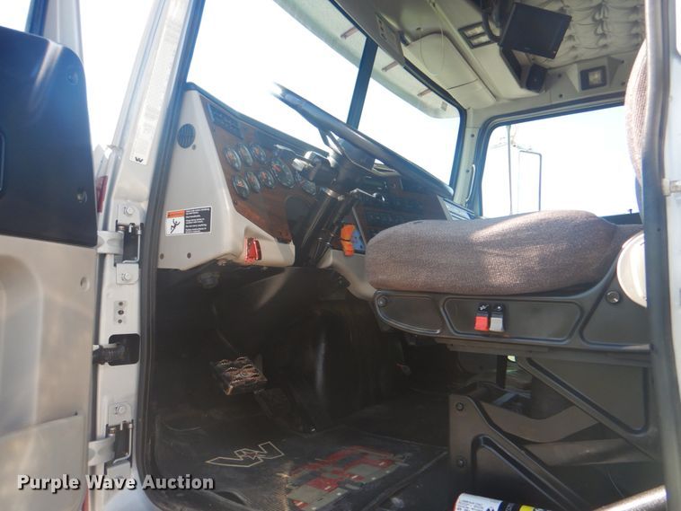 image for item HT9335 2013 Western Star 4900EX  semi truck