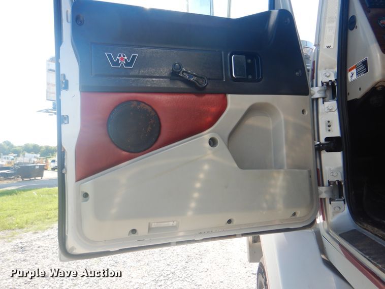 image for item HT9335 2013 Western Star 4900EX  semi truck