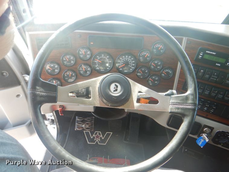 image for item HT9335 2013 Western Star 4900EX  semi truck