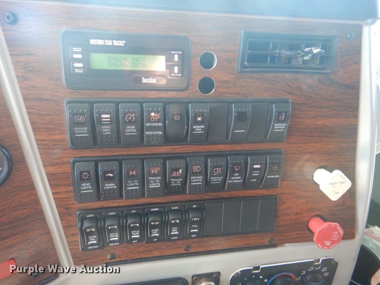 image for item HT9335 2013 Western Star 4900EX  semi truck