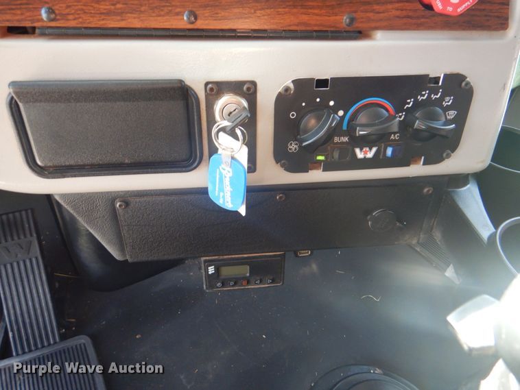 image for item HT9335 2013 Western Star 4900EX  semi truck