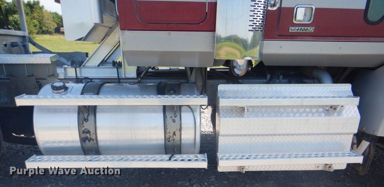 image for item HT9335 2013 Western Star 4900EX  semi truck