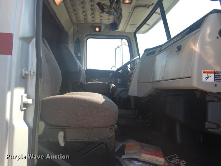 image for item HT9335 2013 Western Star 4900EX  semi truck