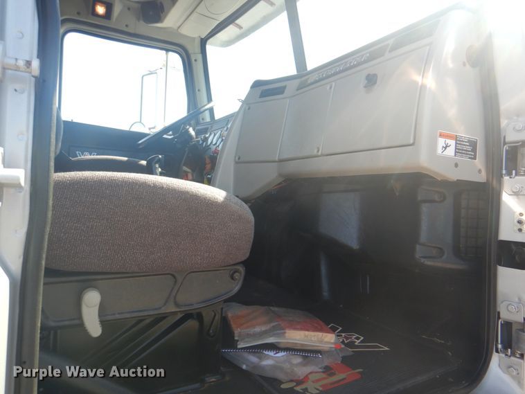 image for item HT9335 2013 Western Star 4900EX  semi truck