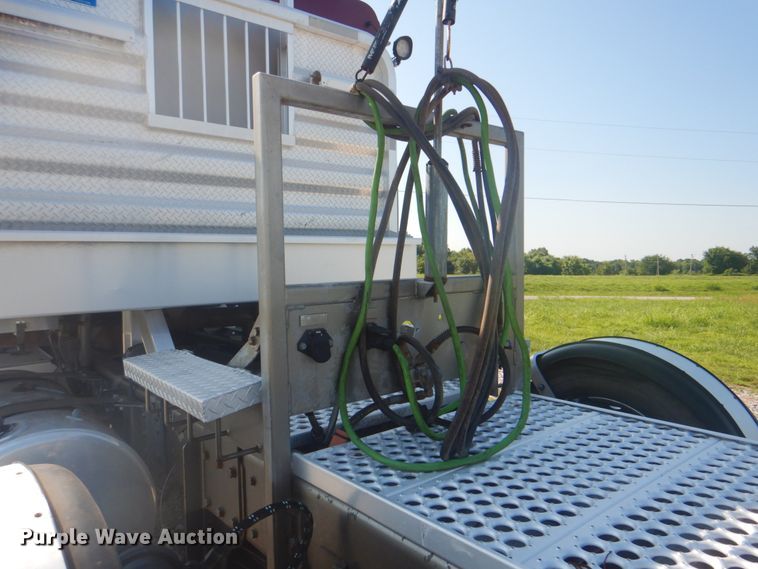 image for item HT9335 2013 Western Star 4900EX  semi truck