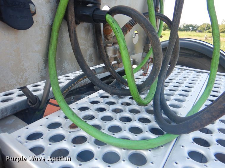 image for item HT9335 2013 Western Star 4900EX  semi truck